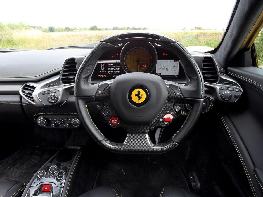  Ferrari 458 Italia 2009 года  (UK) (фото 9 из 21)